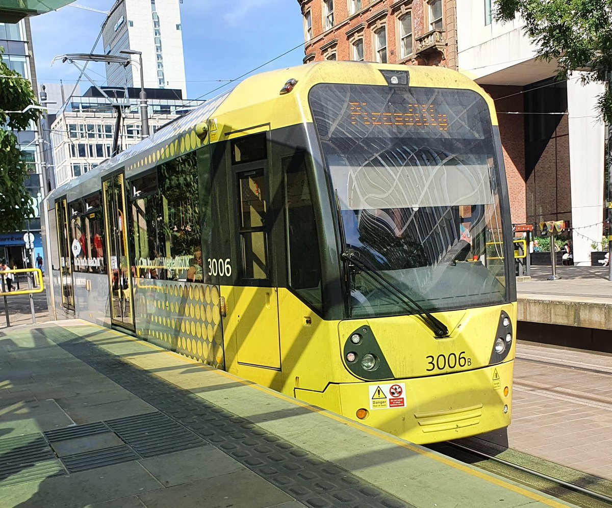 Metrolink tram 3006 seen leaving St Peter's Square at 16:57 with a service to Piccadilly. (16/07/2022) #StPetersSquare #Metrolink #Manchester @MCRMetrolink @JedKendray @303032_trains