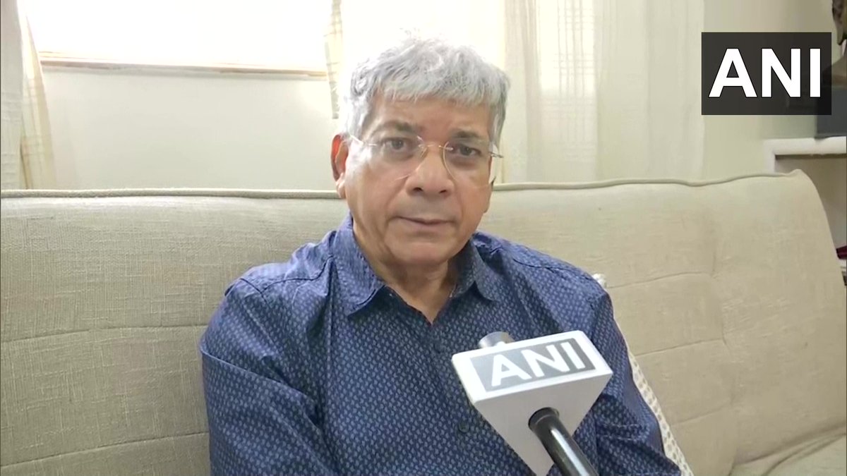ANI's tweet photo. Many MPs-MLAs of the scheduled caste called me and said they would like to vote for Droupadi Murmu in the Presidential polls. Yashwant Sinha should withdraw his candidature and allow her to become President: Prakash Ambedkar, National President of Vanchit Bahujan Aaghadi https://t.co/Qac1lj1TXs
