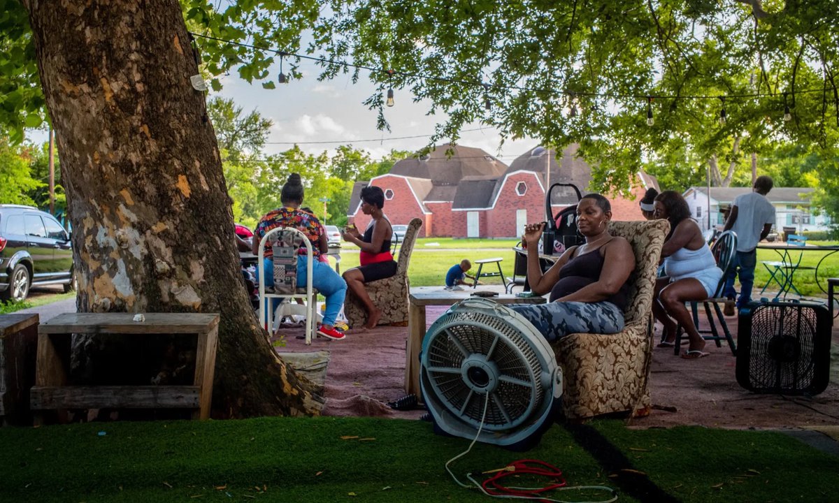 Reading The Pictures (@readingthepix) on Twitter photo On #ChattingThePictures, we describe how #BrandonBellās photo for <a href="/GettyImages/">Getty Images</a> rises so far above the standard heat wave pic. With thanks, also, to <a href="/SaffronJONeill/">Prof Saffron O'Neill (inactive account)</a>. Watch now:Ā readingthepictures.org/2022/07/more-r⦠#visualsociology #visualstudies #ivsa #visualculture #envcomm #climatecomm On #ChattingThePictures, we describe how #BrandonBellās photo for <a href="/GettyImages/">Getty Images</a> rises so far above the standard heat wave pic. With thanks, also, to <a href="/SaffronJONeill/">Prof Saffron O'Neill (inactive account)</a>. Watch now:Ā readingthepictures.org/2022/07/more-r⦠#visualsociology #visualstudies #ivsa #visualculture #envcomm #climatecomm