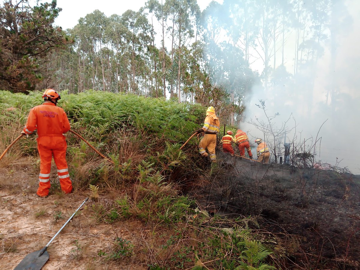 PC_CabezonSal's tweet photo. Aviso de #PolicíaLocal por incendio en el monte entre la Finca El Jaro y El Turujal.
Apoyamos a #BomberosForestales y a #Bomberos #SEMCA del Parque n°-2.
#ProteccionCivil
#ProteccionCivilCantabria
#TodosJuntosSumamos
#LasProtesCuentan https://t.co/BxGLK4b6t3