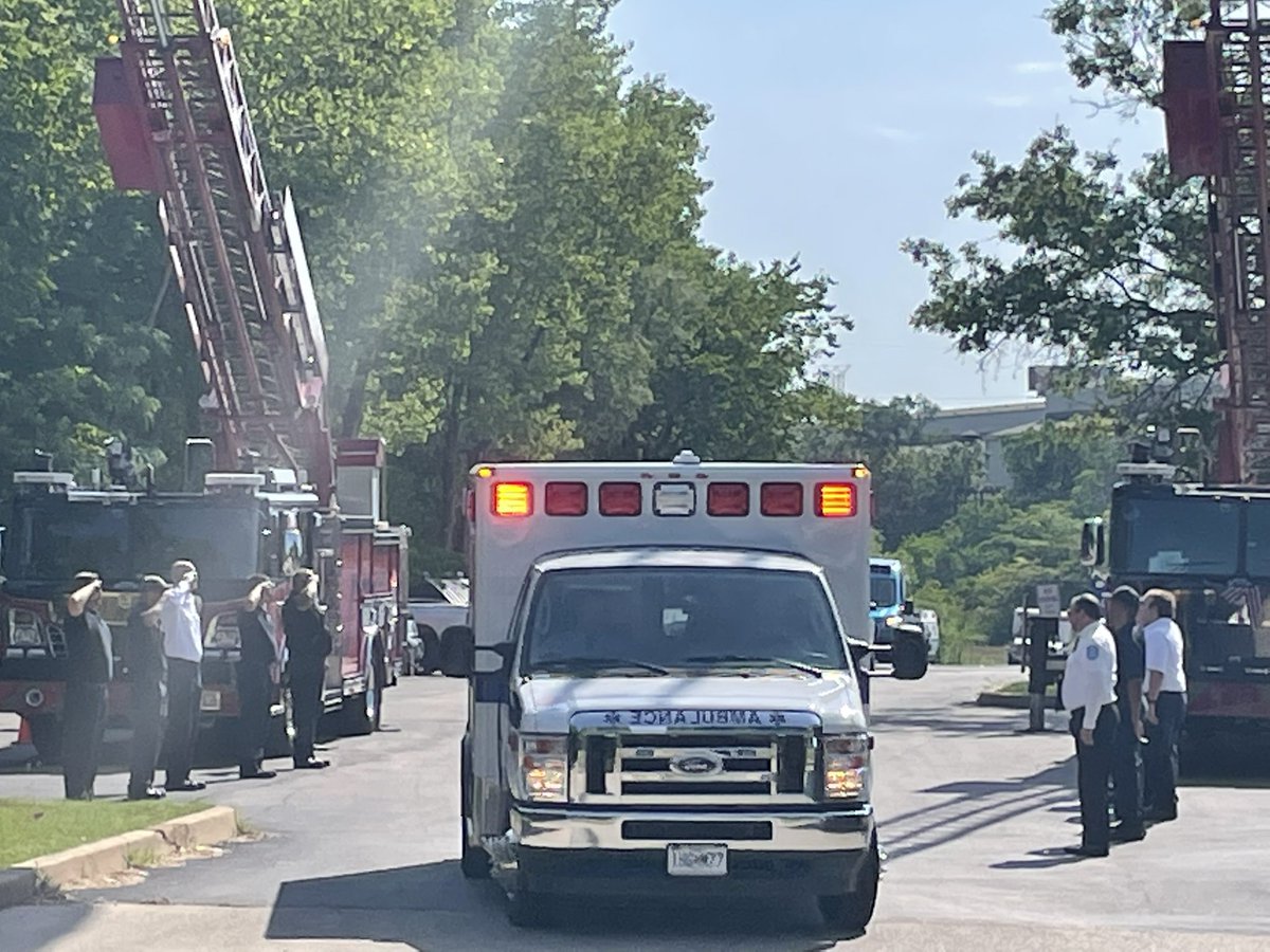 72 FALLEN FIRST RESPONDERS WERE HONORED DURING
ST. LOUIS STOP ON EMS MEMORIAL PROCESSION ROUTE. Abbott EMS was host to the National EMS Memorial Service Procession En Route to Arlington, VA today.