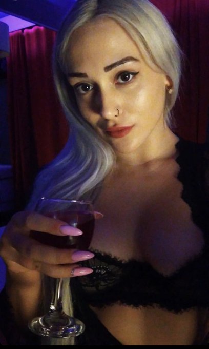 Would you like to have a drink with me? https://t.co/u3ebLXA86C