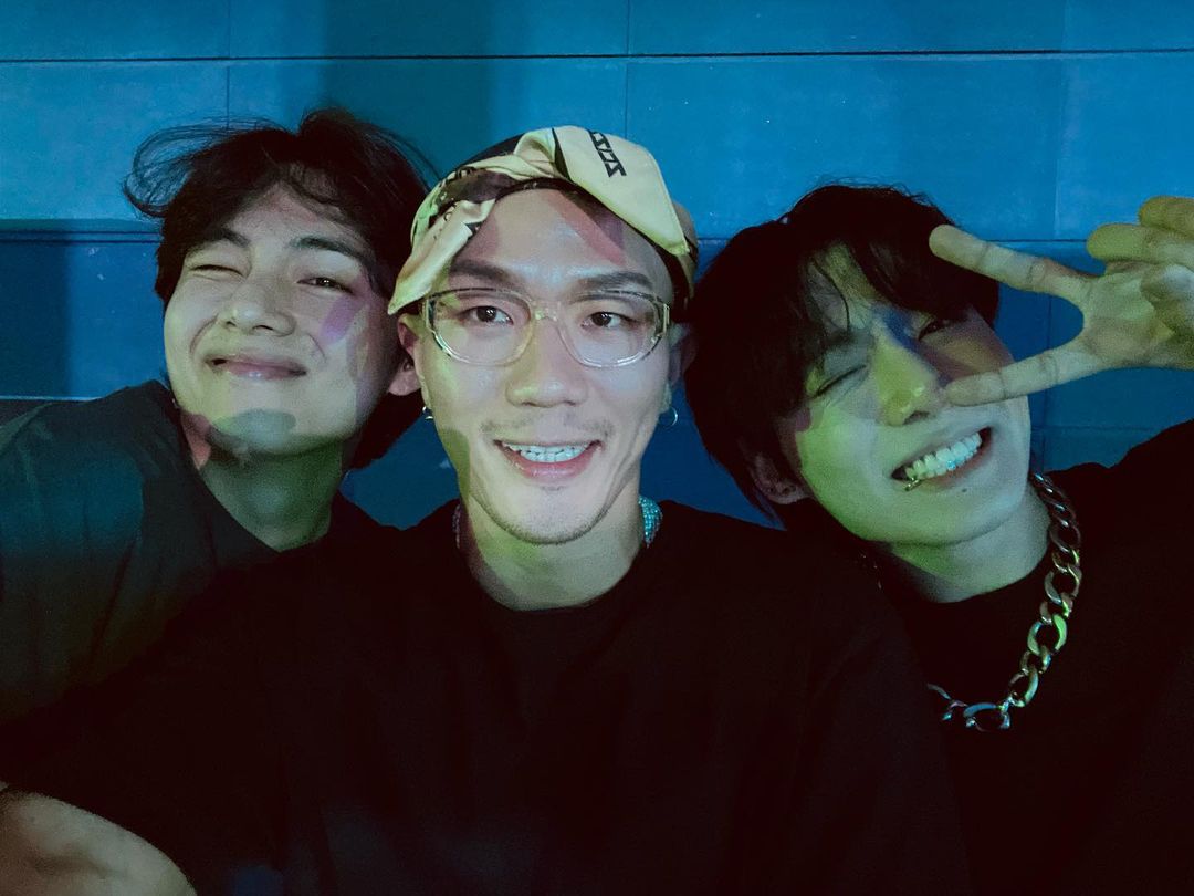 BIGHIT_INFO's tweet photo. Hahn Hyun Joo instagram post

: V JINBO Jungkook

8 years flew by but our memories were still fresh as if it happened a month ago. 

My smiles to our past, present, and future. 

 #jhopejackinthebox #bts

.................. 
(He worked with BTS as a producer for many years) https://t.co/koMq2ADhps