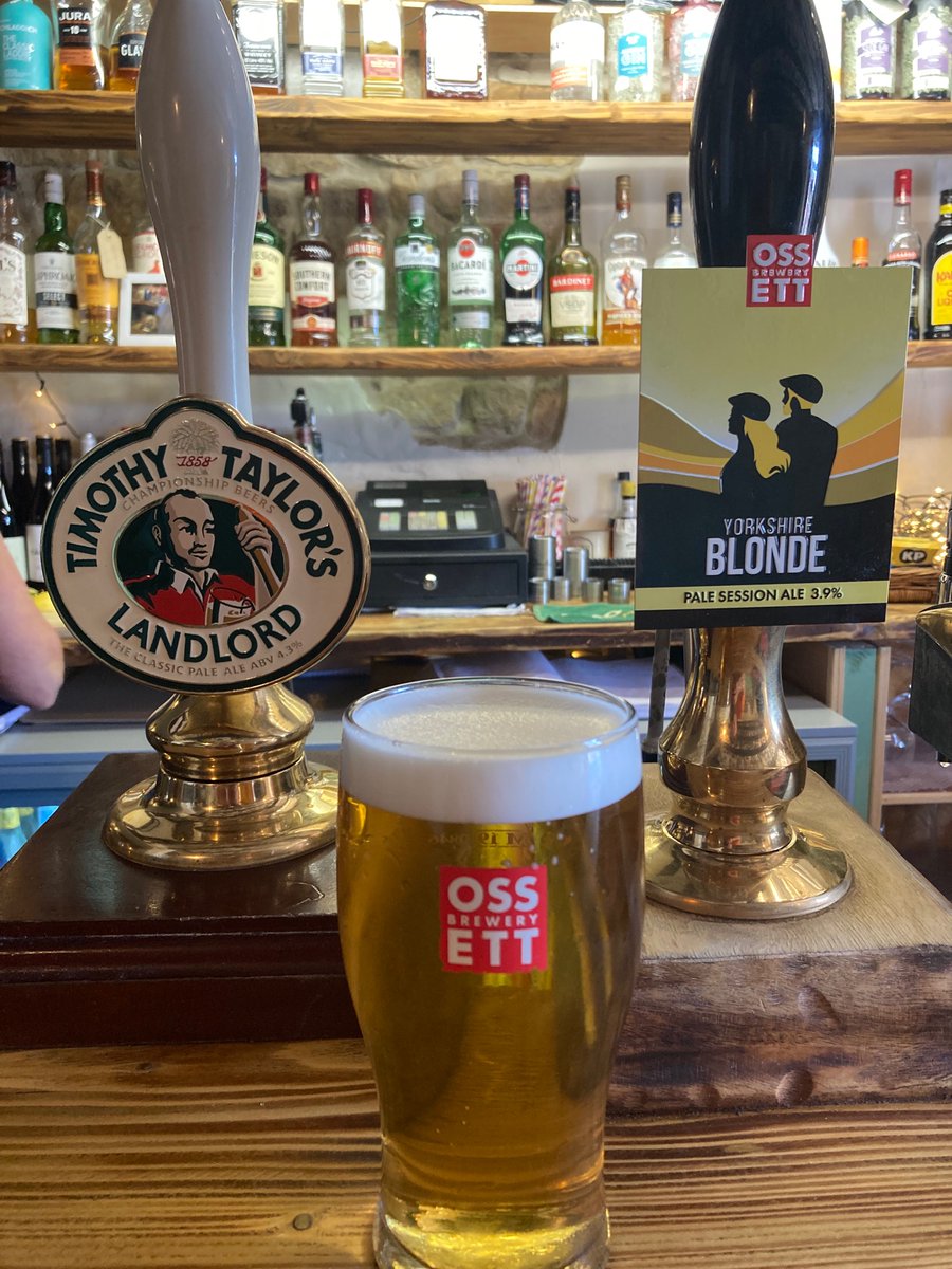 Onto #Jollyfarmers in Leavening a top pub with class pies.. @ossettbrewery Blonde @TimothyTaylors Landlord one of each in tip Nick now on our way down towards York @YorkBeer