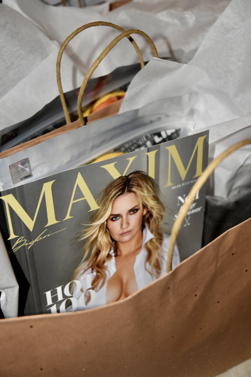 SamanthaSMarks's tweet photo. So excited to be in Miami to celebrate &amp; shoot content for @PaigeSpiranac being named the Sexiest Woman Alive by @MaximMag!
Cheers to a great weekend! 🥂 https://t.co/anVzsE7kPo