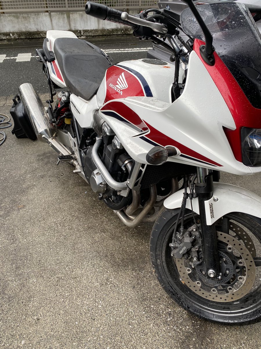 ST1300CB's tweet photo. 本日、諸般の事情により、大型バイク(HONDA CB1300スーパーツーリング)とお別れしました。
2010年に新車でお迎えして12年、色んな場所に連れて行ってもらいました。
北海道 九州(阿蘇)四国一周 十和田湖・田沢湖巡り……
ほんとお疲れ様。
#CB1300ST https://t.co/v8PFiXHFQu