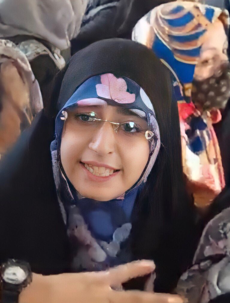 AVA_s1157's tweet photo. روشِ جدیدِ ترویجِ و گسترشِ حجاب:
از طریقِ گاز گرفتن توسطِ ماده زامبی‌های عرزشی
#حجاب_اجباری https://t.co/aDIRv3Lyr2
