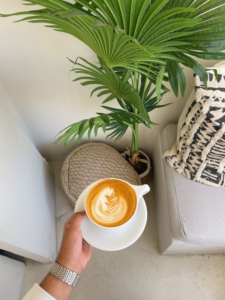 "أتمنى أن تُدرك أنني لم أرك أبدًا كخِطة بديلة أو كمَمر جانبي، لطالما رأيتك الحلول كُلها، لطالما كنت الطريق والسفر"