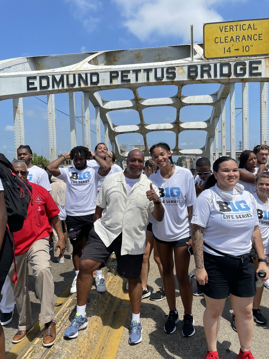 thegopherway's tweet image. Our #Gophers walking across the Edmund Pettus Bridge as a part of their #B1GLife experience with the @bigten. 

Read more ➡️ z.umn.edu/7vu1