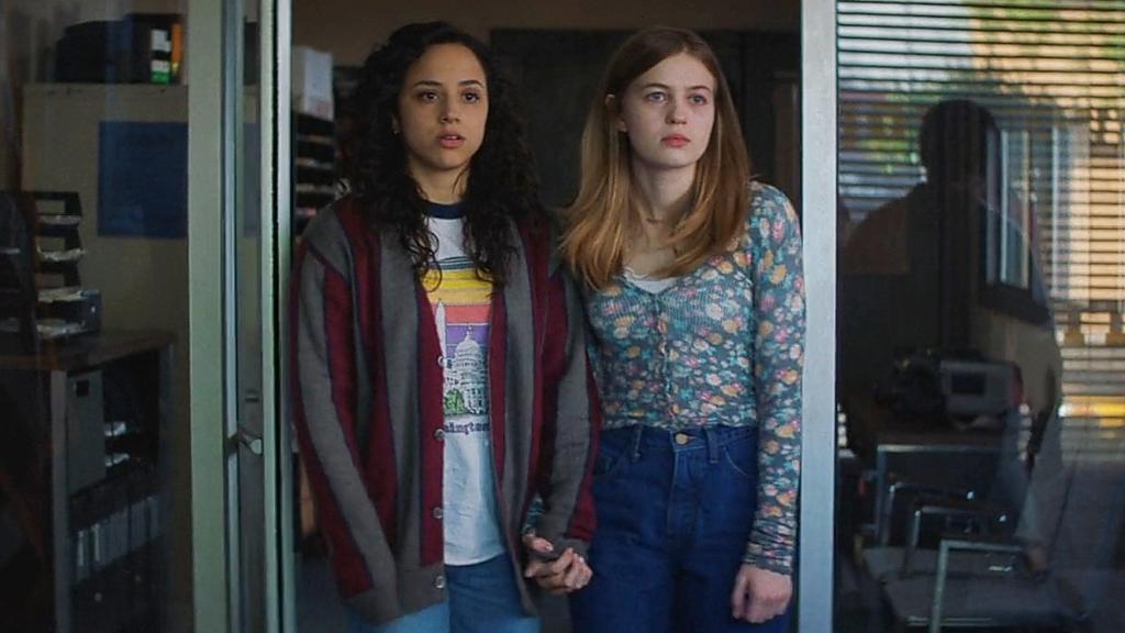 sapphicslike's tweet photo. horror lesbians https://t.co/KHwK2G7T18