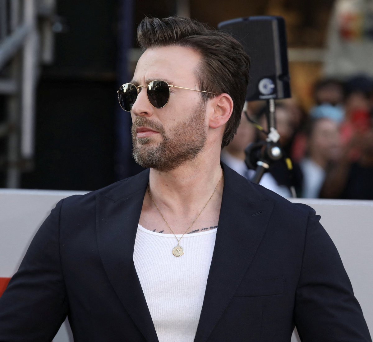arigcevans's tweet photo. chris evans has no competition https://t.co/dk68yn4rdE