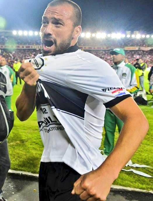 GH1S79's tweet photo. Carlos Humberto paredes, El señor de la media cancha
Gracias por defender la franja negra con tanta garra y amor. El último gran idolo 🤍🖤🤍✨🙌🏻
¡FELIZ CUMPLEAÑOS ETERNO! #CHP13 ⚽🥳🎉 https://t.co/nM9vhkpJO7