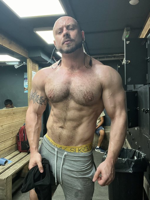First show of the day, then a double show at The Box later tonight&hellip; That&rsquo;s lot of fire and flesh onstage<a href="/tag/roast"class="tags"><span>#roast</span></a>
