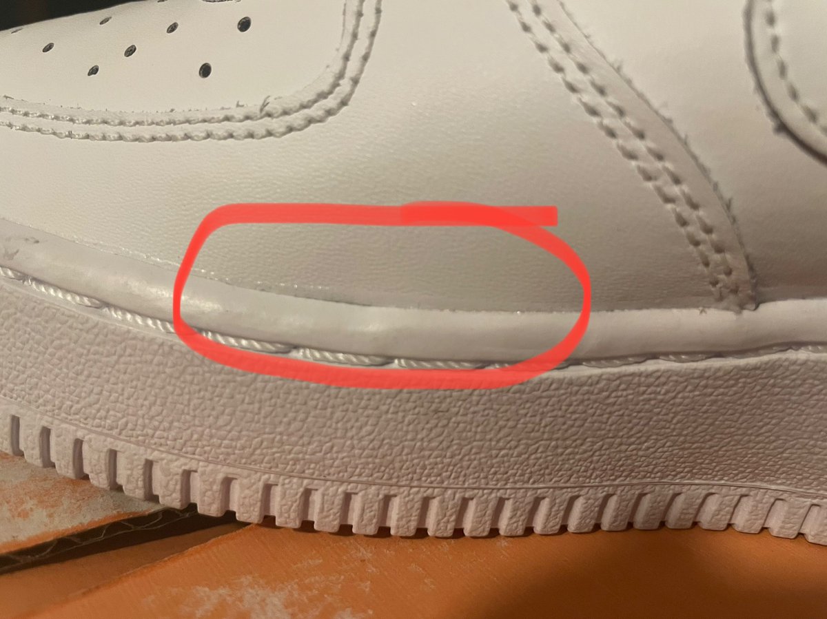 sophieeleanorg's tweet photo. Hey @depop @askdepop - please tell me why you’re facilitating the sale of clearly counterfeit @nike items when it’s both illegal and against your own policies. I would like my money back! https://t.co/junAivKK18