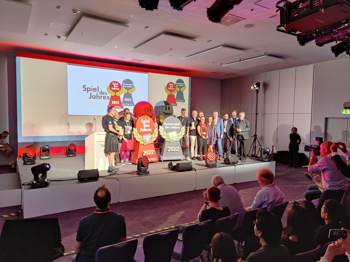 MarkusRShepherd's tweet photo. That's it for #SdJ22 and #KeSdJ22. Great show, kudos @SpieldesJahres, and congratulations to the winners and nominees 😎 https://t.co/CV4JFQHhh2
