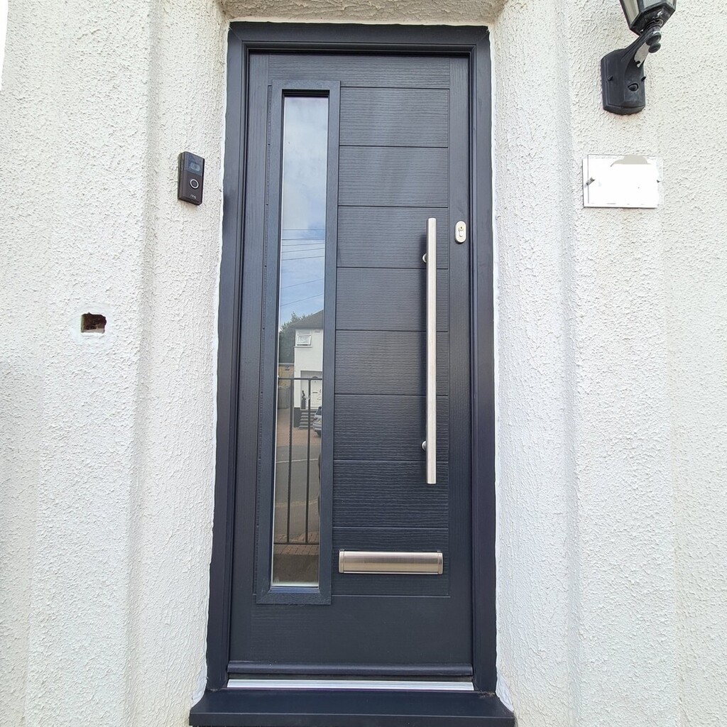 DNKservices's tweet image. New GRP Composite Door, Anthracite Grey RAL7016 colour composite door and Frame, Select Long Rectangle Left design, Glazed with Satin Glass. 800mm Steel Bar Handles, Letterbox, GU Auto locking system with Avocet ATK Cylinder
.
.
#anyralcolour #dnkservice… instagr.am/p/CgFKv0YopkX/