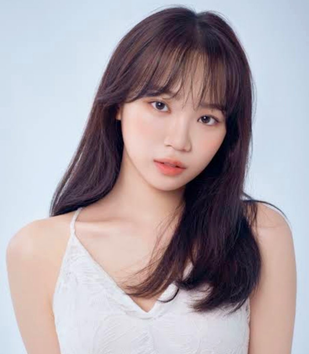 ♥️| <a href="/le_sserafim/">LE SSERAFIM</a>'s Chaewon names @TaylorSwift13 as one of her biggest role models.
