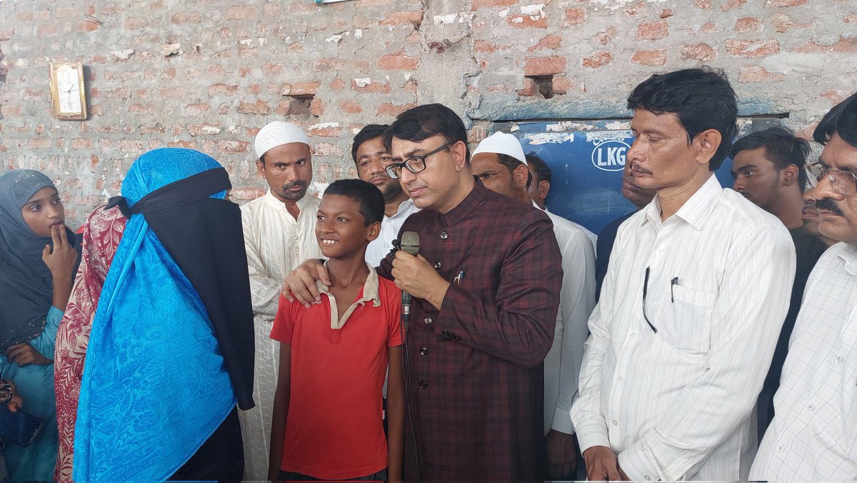 amjedmbt's tweet photo. .@amjedmbt listening to public grievances during his #Praja_Darbar in #Nizamabad https://t.co/5GYCpPkgUt