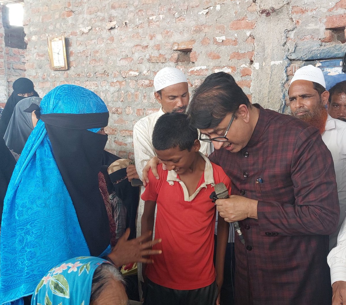amjedmbt's tweet photo. .@amjedmbt listening to public grievances during his #Praja_Darbar in #Nizamabad https://t.co/5GYCpPkgUt