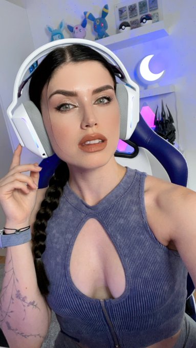 Any gamers in the chat? 
We are live over on twitch right now ? https://t.co/n1NZmzwWBV