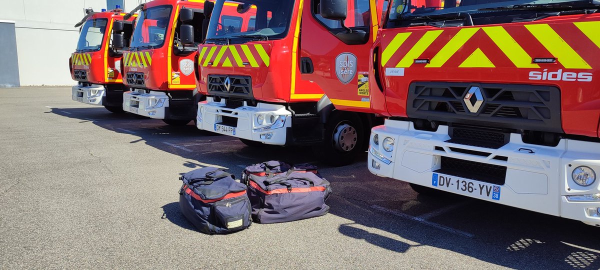 27 sapeurs-pompiers rejoignent la colonne <a href="/coz_sudest/">Centre Operationnel de Zone Sud-Est</a> #gifu composée par le <a href="/sdis01/">sdis01 Sapeurs-pompiers de l'Ain</a> <a href="/SDMIS69/">SDMIS</a> et le <a href="/SDIS_74/">SDIS 74</a>. Le <a href="/sdis38/">Sapeurs-pompiers de l'Isère - SDIS38</a> la rejoint avec 4 véhicules en soutien des sapeurs-pompiers de la #Gironde et de ses habitants. Bonne route et prudence.