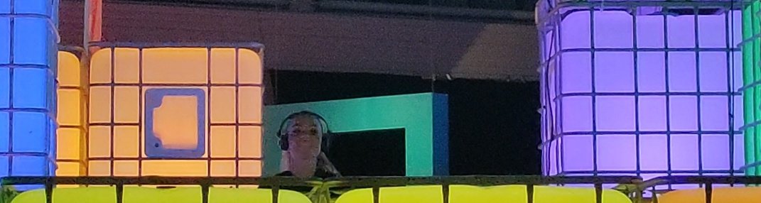FunkelGeist's tweet photo. I met @thess_fischer !!! 💚🥳 #TwitchConAmsterdam #TwitchCon it was so much fun! Lamerdeluxe and Bexxx were there too! https://t.co/RHjIq2uM8p