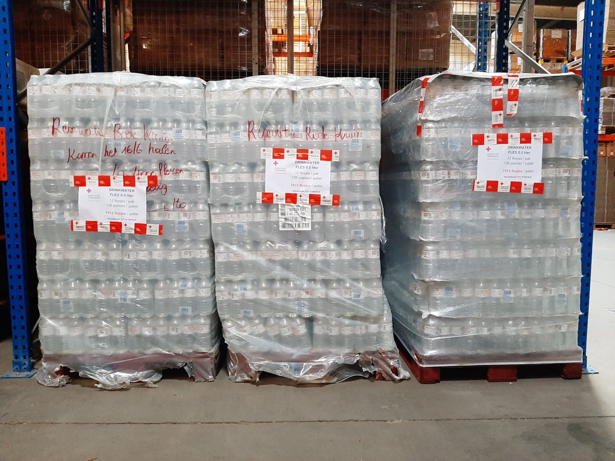 Een goede voorbereiding is het halve werk.
Onder het motto van #zelfredzaamheid en met de nakende #hittegolf hebben we alvast drinkwater op voorraad in ons magazijn.