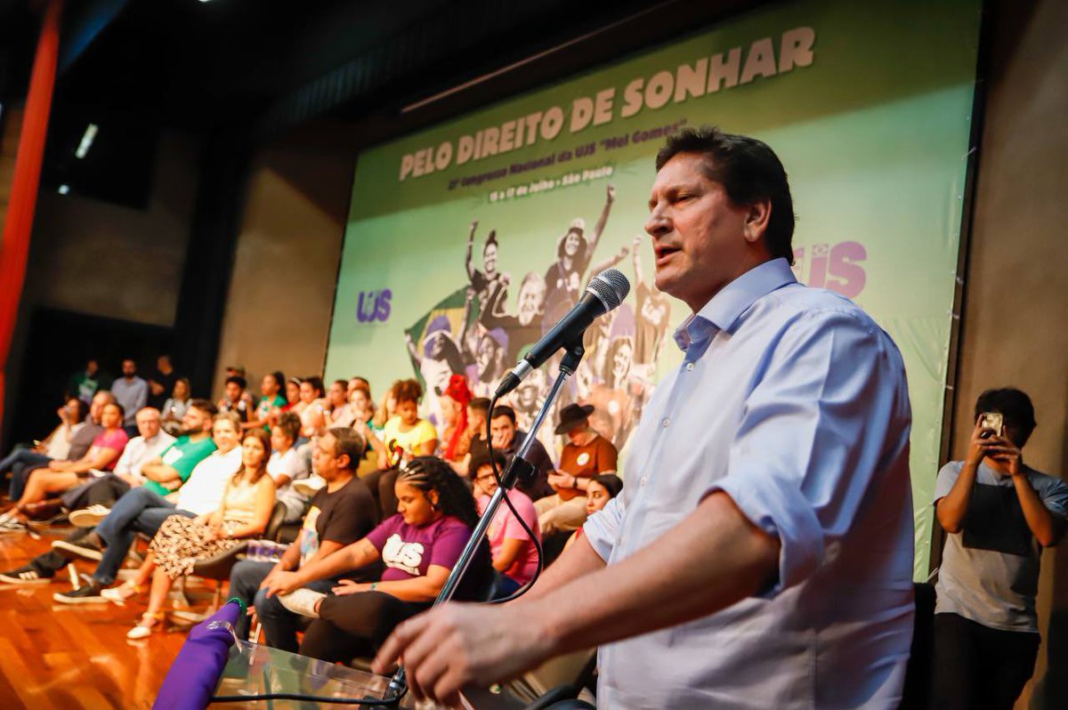 UJSBRASIL's tweet photo. Se encerra agora o ato político: UJS com Lula pelo direito de sonhar, com importantes lideranças e inúmeros jovens ocupando São Paulo! ✊💥
#21ConUJS https://t.co/8vzT8VmkZ5