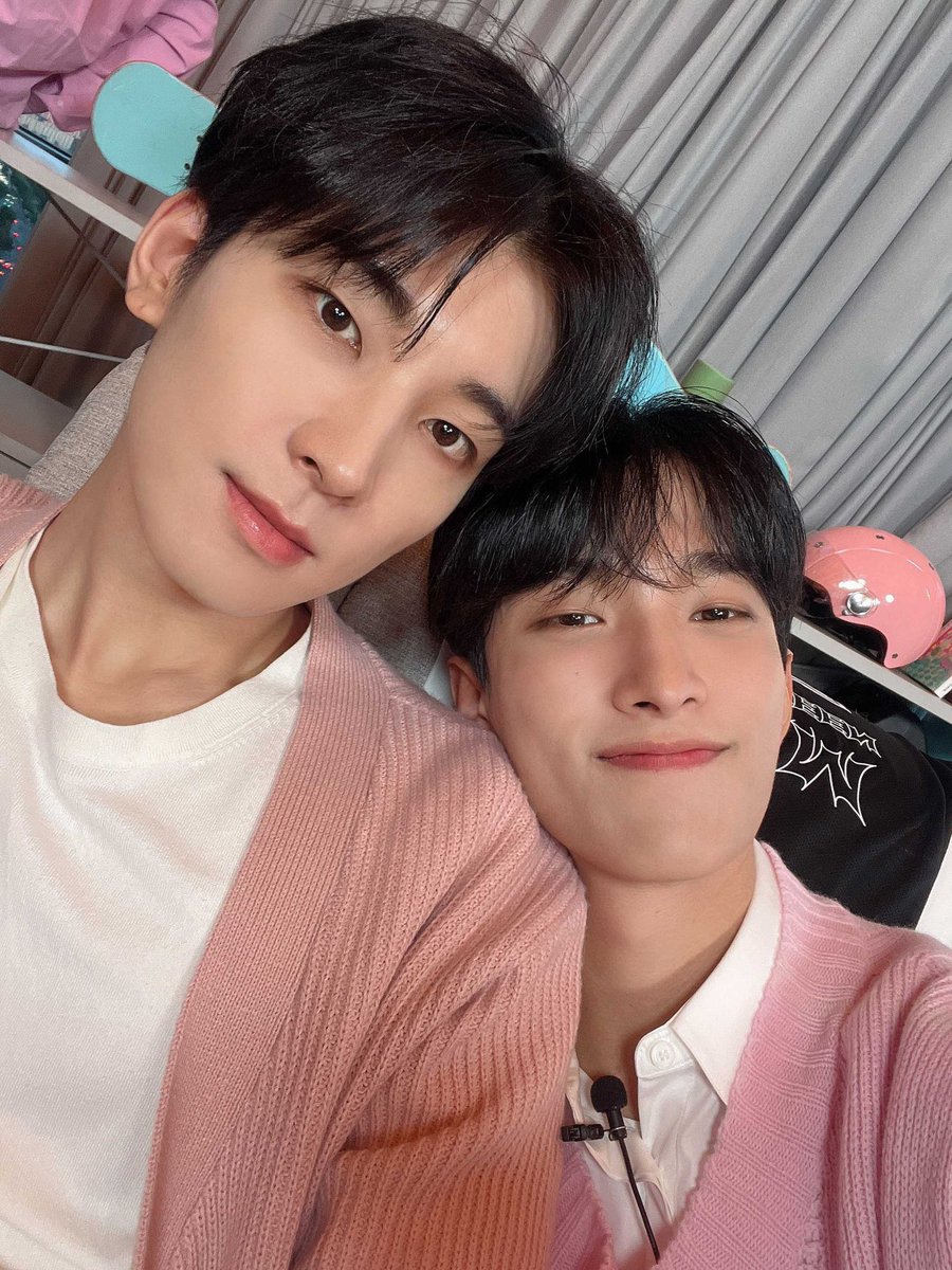pk__218's tweet photo. 원우날 도겸시 😻 https://t.co/7xsr7LMd0P