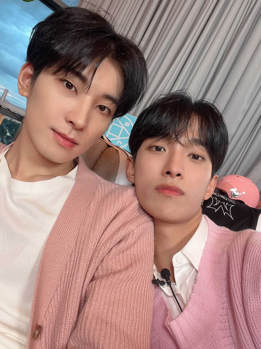 pk__218's tweet photo. 원우날 도겸시 😻 https://t.co/7xsr7LMd0P