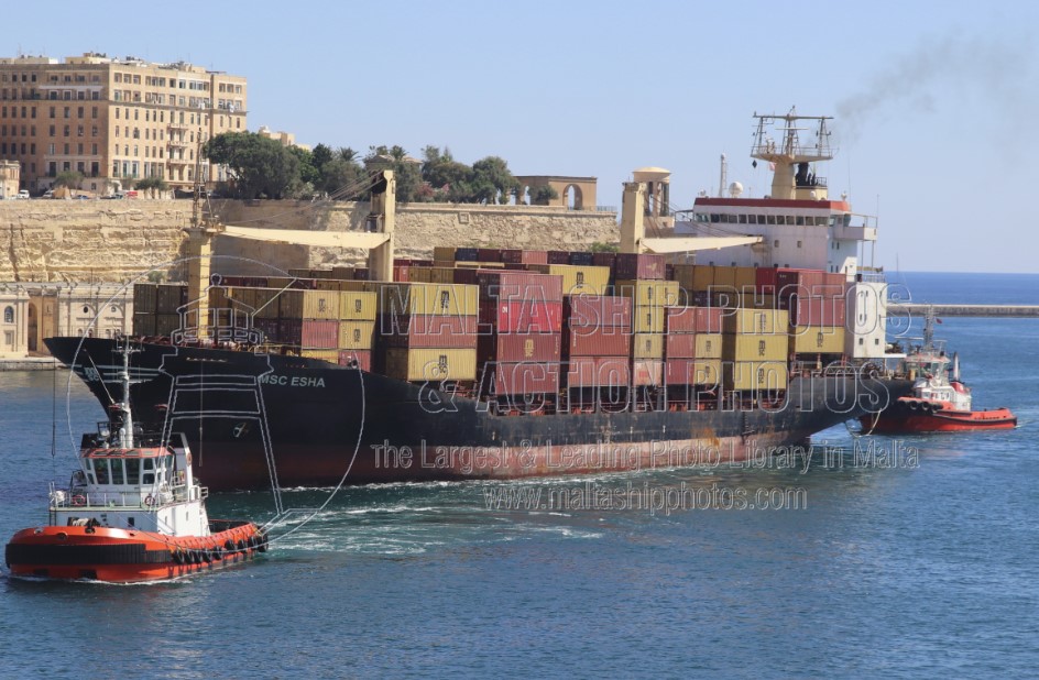 Shipguru's tweet photo. #MSCCargo #containership #MSC_ESHA as #deadship #entering #grandharbourmalta - 16.07.2022 - https://t.co/nfgboxtE7B - NO PHOTOS can be used or manipulated without our permission @MSCCargo @RRiuniti https://t.co/tApxIw0ObZ
