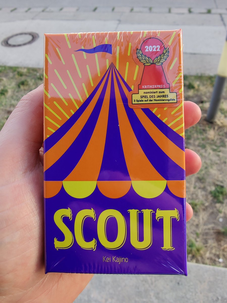 MarkusRShepherd's tweet photo. For those wondering how #SCOUT could fit the @SpieldesJahres winners meeple on their tiny box: this is how #SdJ22 @oinkgms https://t.co/IGUWNjfTWN