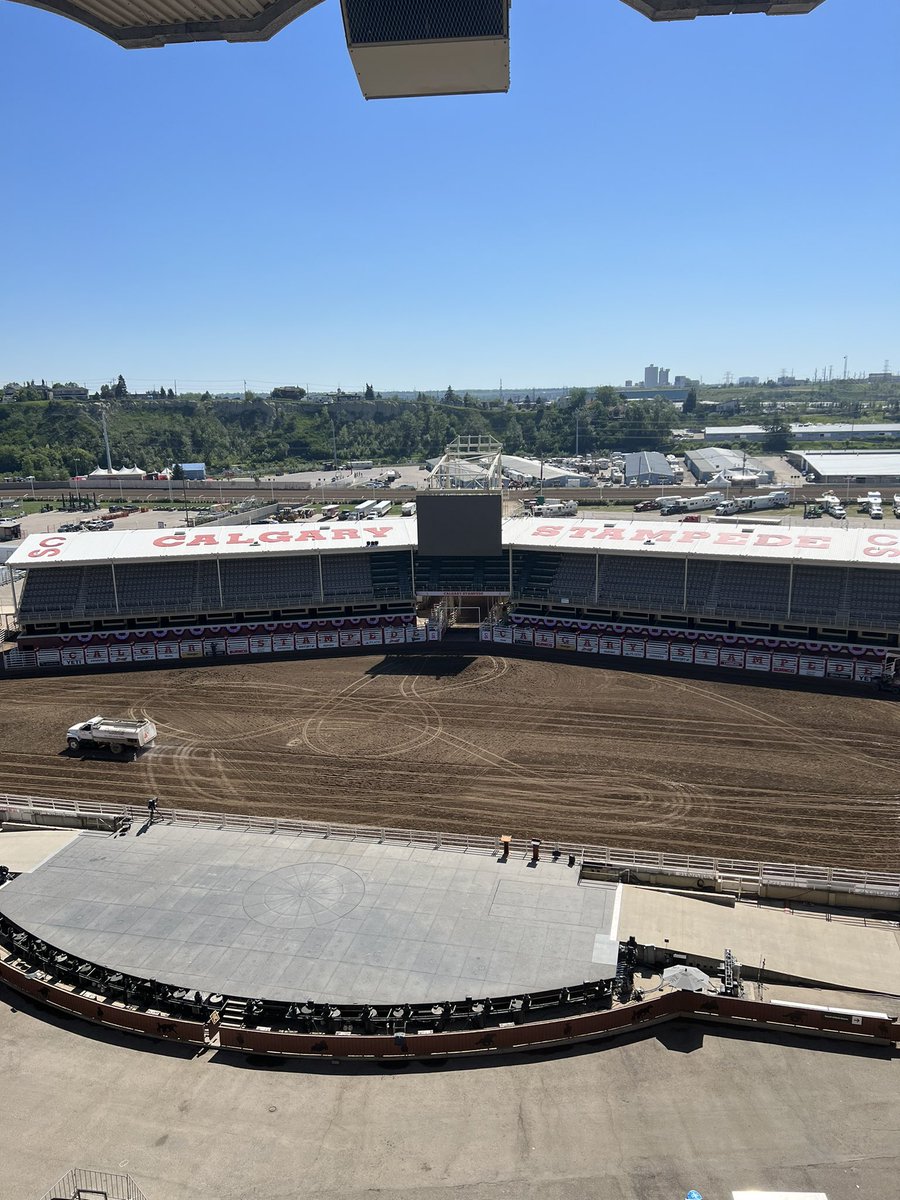 RAMRodeoReport's tweet photo. All quiet ahead of #WildcardSaturday. We’ve got this view for today’s broadcast on @RealCountry910 and https://t.co/Z0hP8PmY45 from @CS_Rodeo. Tune in at 1pm to hear who advances to tomorrow’s finals. @meridianmfg @innisfailaucti1 @Precede_OHS @SundreProRodeo @StrathStampede https://t.co/RJgRQlUWwG