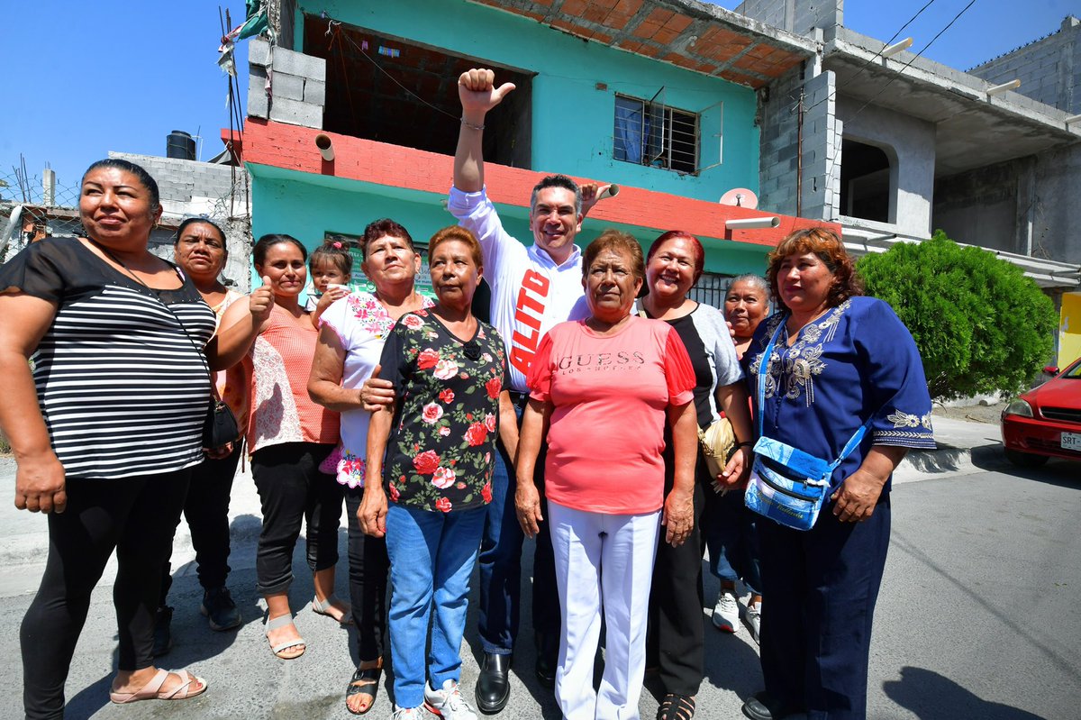 alitomorenoc's tweet photo. Me da muchísimo gusto compartir con nuestras seccionales de Monterrey, Nuevo León; priistas de trabajo, que han demostrado con lealtad su compromiso con el PRI y con México.

¡Seguiremos avanzando con cercanía, siempre escuchando la voz de nuestra militancia! 💪🏼 https://t.co/NPjTWH7mFX