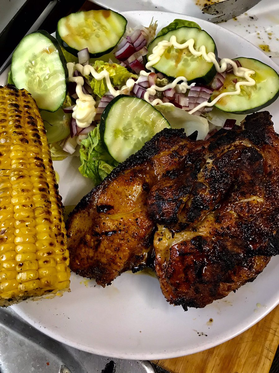 tantrictrevbbq's tweet photo. I’m home and a quick bbq to cheer me up. Shawarma pork chops, sweet corn and a salad with grapes,baby gem, home grown cucumber,red onion and balsamic vinegar. #shawarma #porkchops #weberGA #quickbbq #BBQ https://t.co/bpCPMOGQTu