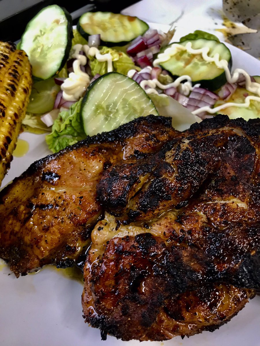 tantrictrevbbq's tweet photo. I’m home and a quick bbq to cheer me up. Shawarma pork chops, sweet corn and a salad with grapes,baby gem, home grown cucumber,red onion and balsamic vinegar. #shawarma #porkchops #weberGA #quickbbq #BBQ https://t.co/bpCPMOGQTu