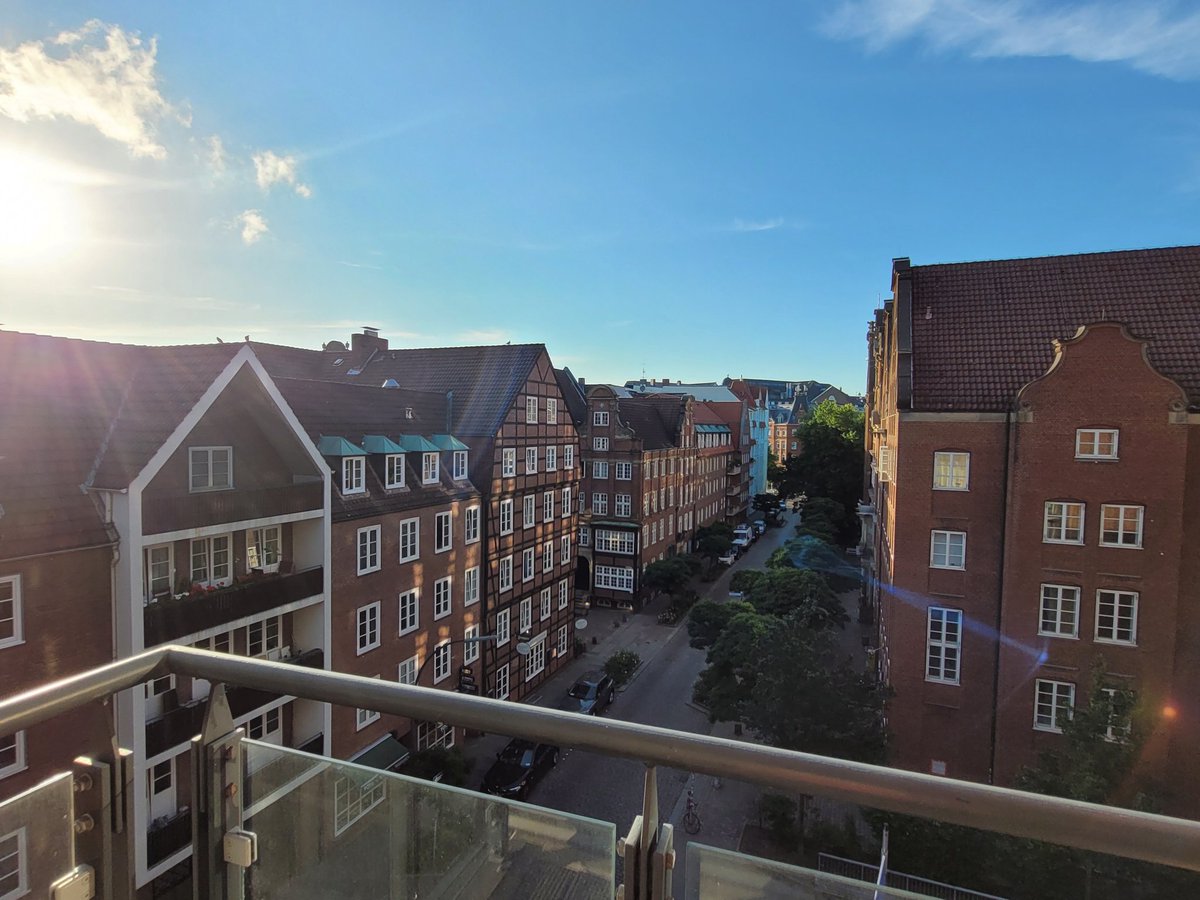 I_Barbara_S's tweet photo. That view...
#archilover #architecturephoto #architecture #architecturephotography #historical #historicbuildings #oldtown #oldtownroad #view #thatview #balcony #visitor https://t.co/JyGIAMibFo