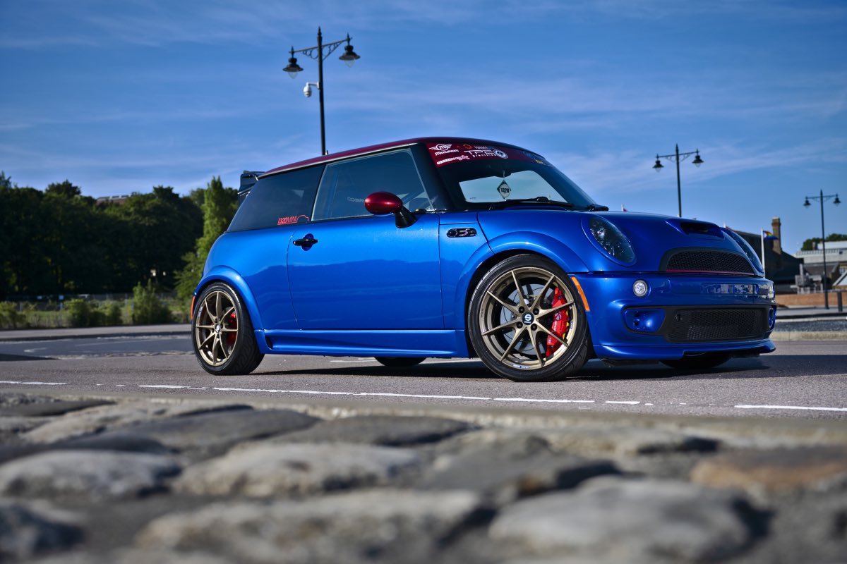 jasondoddphoto's tweet photo. Two very different blue cars today @landrover @MINIUK #defender #minijcw for @carandclassic #performancemini @ProfotoUK https://t.co/VZjvCvSo8E