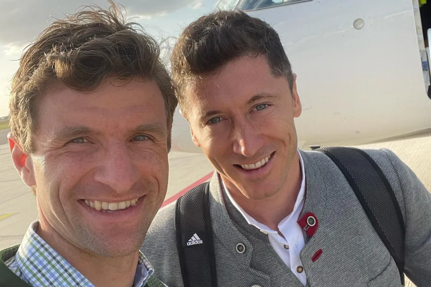 BayernPortal's tweet photo. aber immer Respekt und ein echter Siegergeist !!!
#machsgut #oisguade #lewangoalski #6tuple #bisineinpaarjahrenimlegendensakko" https://t.co/WcGDcagfog