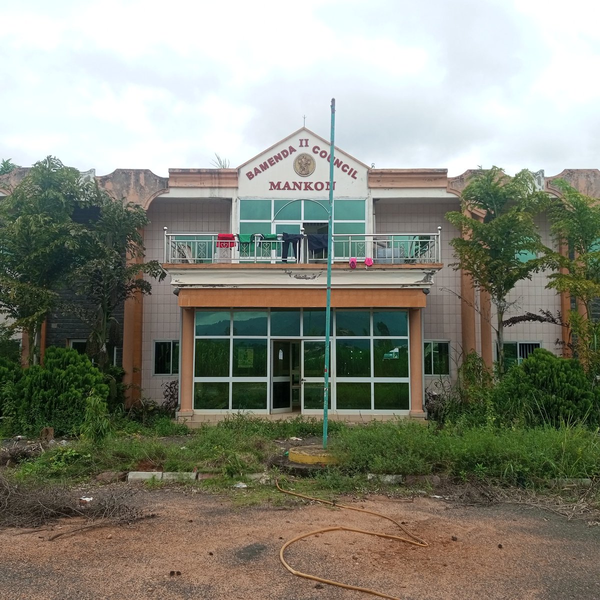 Establishx civil status documents is   frustrating for pple in  the rural cmunities in the NW region of Croon as most local councils have reloctd to Bamenda bc of insecurity: la crise sécuritaire dans le Nord-Ouest complique la vie administrative rfi.my/8a6c.T via <a href="/RFI/">RFI</a>