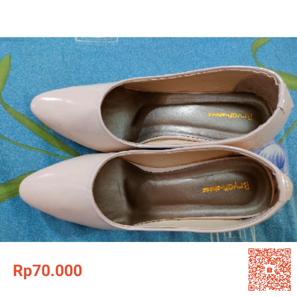 bocylzz's tweet photo. Saya menjual PRELOVED NEW WEDGES GLOSSY SIZE 36 seharga Rp70.000. Dapatkan produk ini hanya di Shopee! https://t.co/8HqEyID2fc #ShopeeID https://t.co/zI7esx82xr