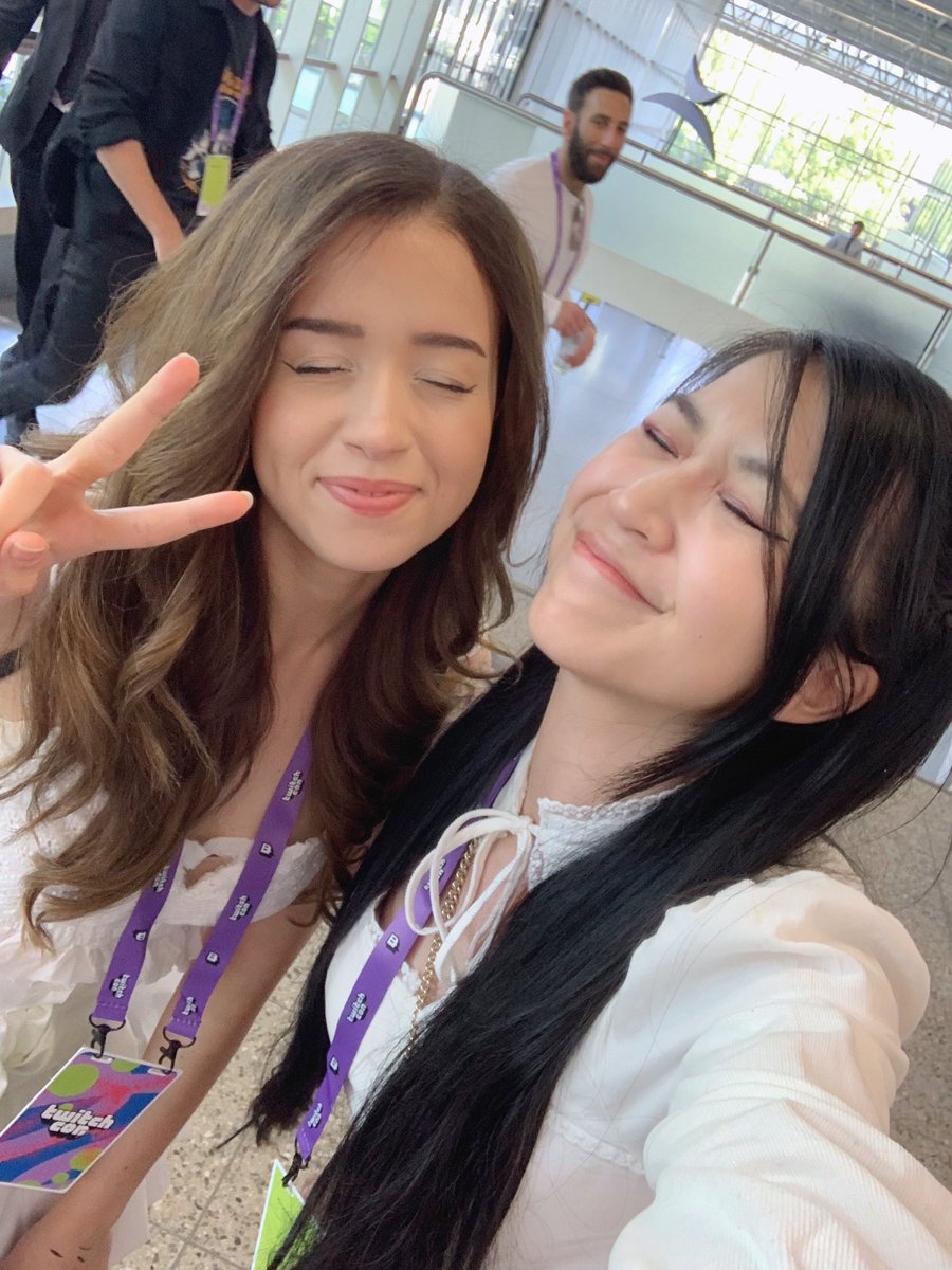 Anny 🌸 @Dokomi tweet media