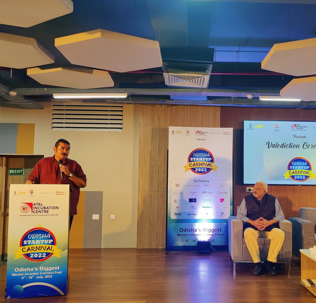 startup_odisha's tweet image. The Valedictory ceremony of Odisha Startup Carnival was graced by Hon&apos;bl MP and Minister of MSME @KeshariDeb. @KeshariDeb talked about how startups are the changing face of our nation and are the most important aspect of the Indian Economy. 
@AtalNit 
#osc2022 #startupodisha
