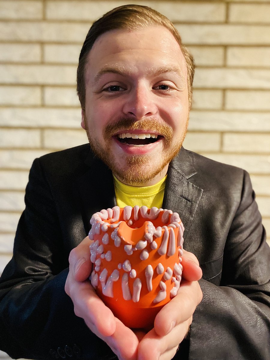 AaronOzee's tweet photo. Thank you, @Sethrogen, for gifting me your exclusive orange and lilac Gloopy Ashtray on behalf of Houseplant.
Regulus and I have always considered you a remarkable friend. We are sending you our love and delicious blocks of cheese!
#Regulus #RegulusBook #RegulusMovie #AaronOzee https://t.co/pfe6phSDts