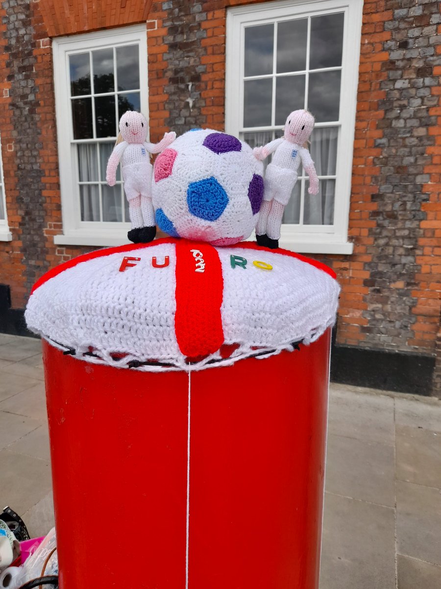 #EURO2022 #englandfootball #Lionesses go England 🇬🇧 #crochet #knitting #postboxtoppers wool-n-things 
<a href="/Baldock/">baldock</a> Herts supports you