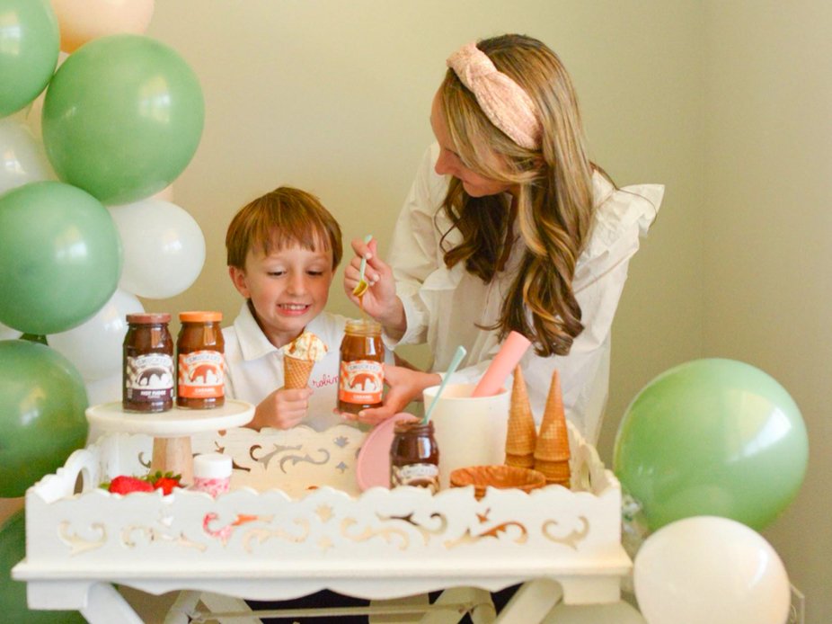Smucker's (@smuckers) on Twitter photo Dish out the fun at your next party with a little help from Smucker’s spoonable ice cream toppings! From marshmallow to chocolate fudge, there’s a flavor for everyone to love. 🍨 spr.ly/6011zqIPx
📸: <a href="/peachestopearls/">Luisa Hammett MS RD</a> Dish out the fun at your next party with a little help from Smucker’s spoonable ice cream toppings! From marshmallow to chocolate fudge, there’s a flavor for everyone to love. 🍨 spr.ly/6011zqIPx
📸: <a href="/peachestopearls/">Luisa Hammett MS RD</a>
