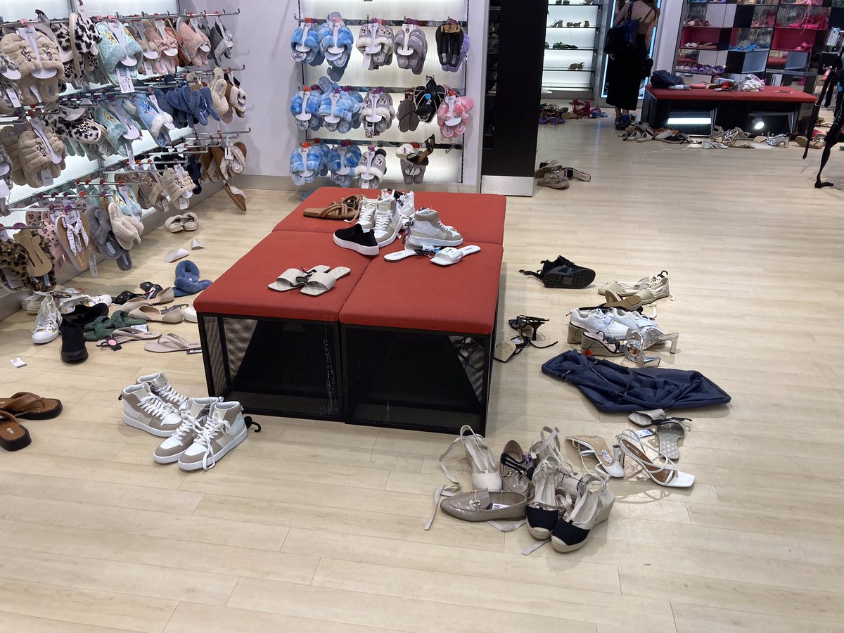 mbayde's tweet photo. Wertschätzung für die eigenen Produkte bei @Primark im #Loop5 in Weiterstadt. https://t.co/q2FLmfyHPN