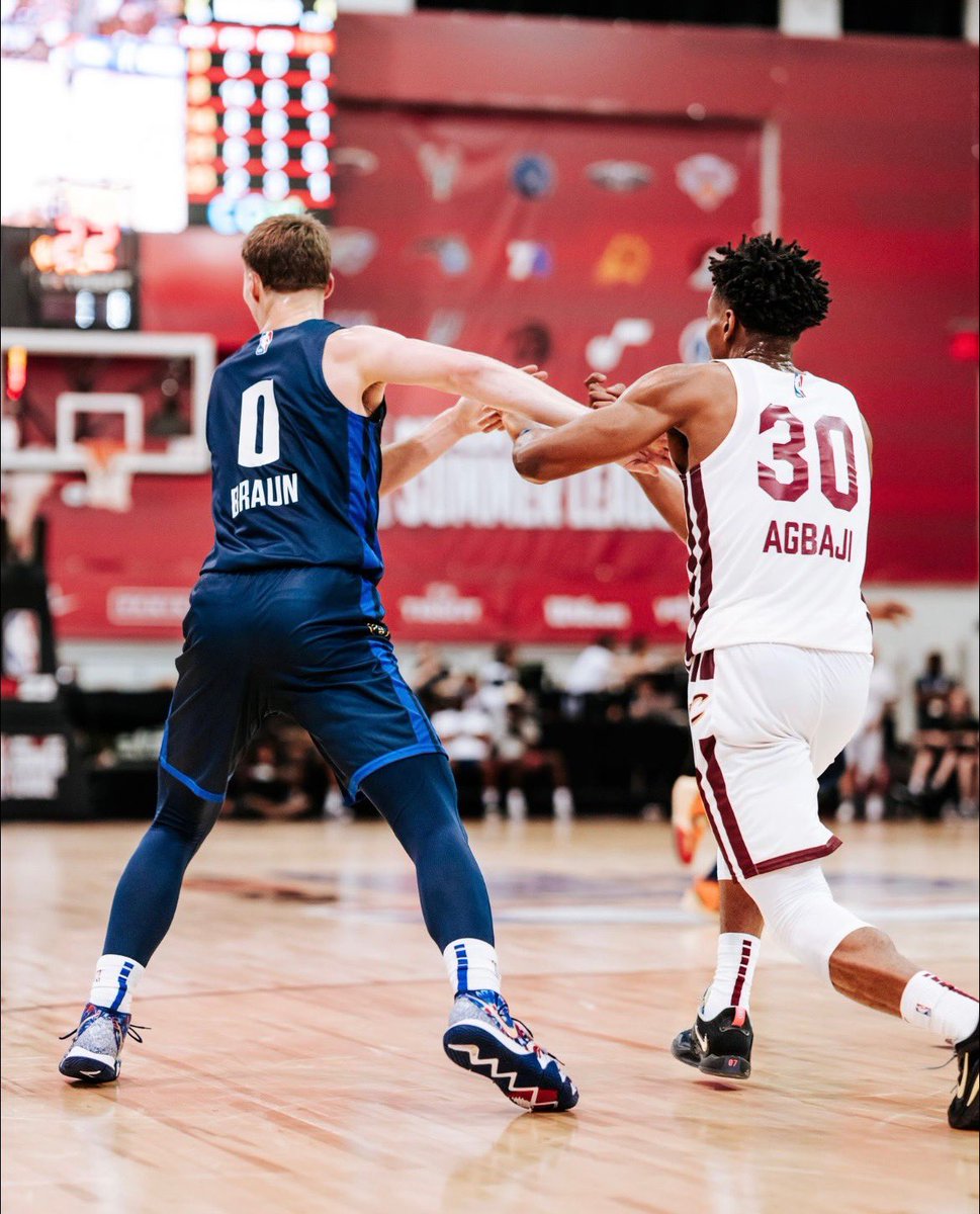 KUHoops's tweet photo. These two 👊 game respect game 

@Ballin25Braun x @youngoch https://t.co/UsxqfXPK62