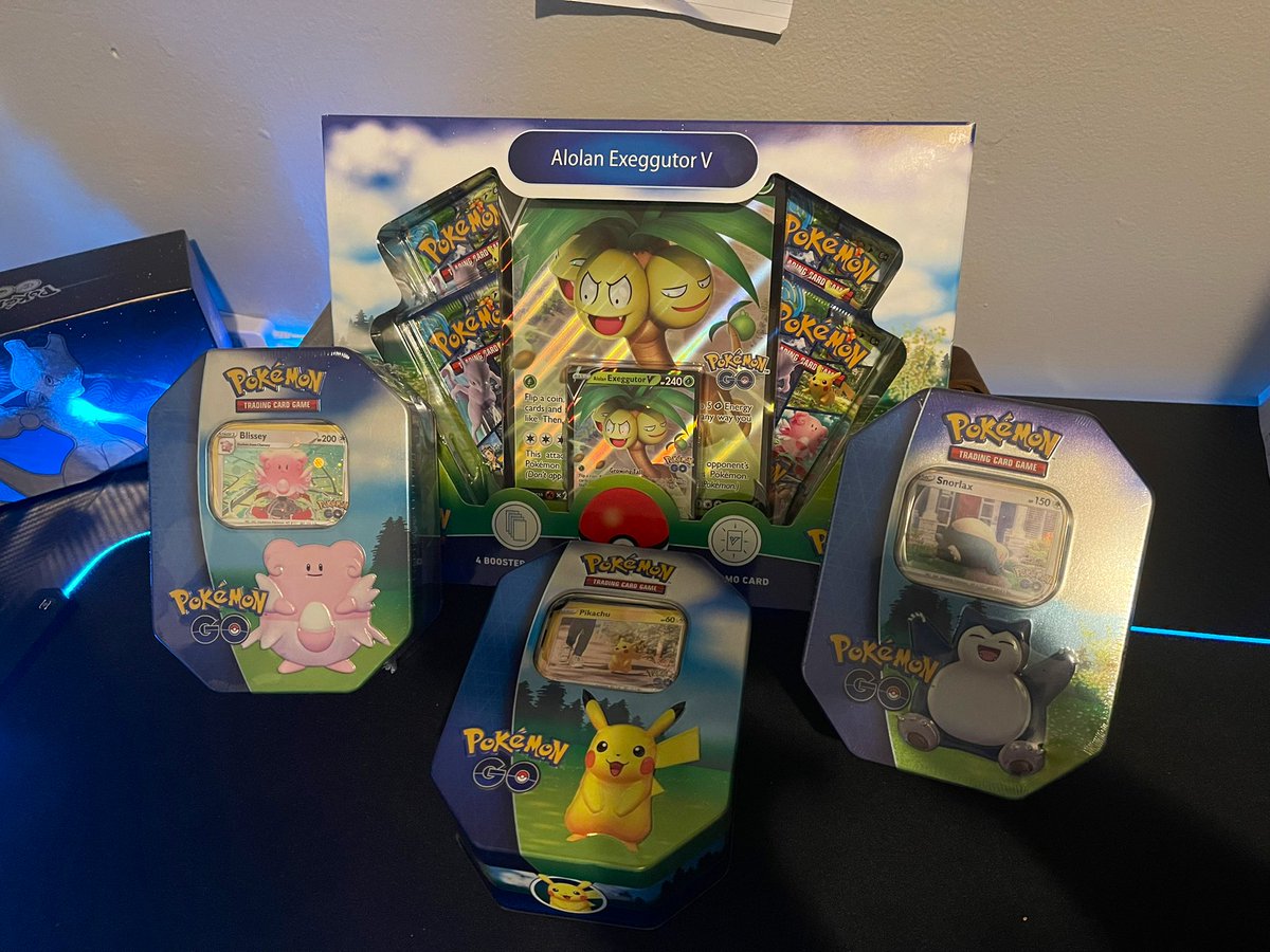 iKrainzTCG's tweet photo. Thanks again to my local @GameStop store, another score 2nd week #GameStop #pokemon #PokemonGo #pokemongocards #PokemonCards #pokemontcg #PokemonGO6Anniversary https://t.co/Bk5Jyyzia5