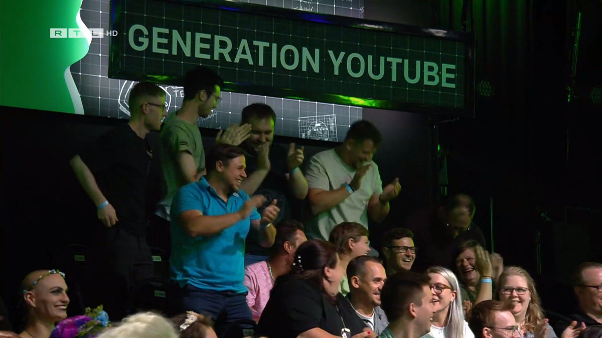 Thomas__2290's tweet image. Wieso gibt es keine Gruppe Twitter 🤨 #tvtest